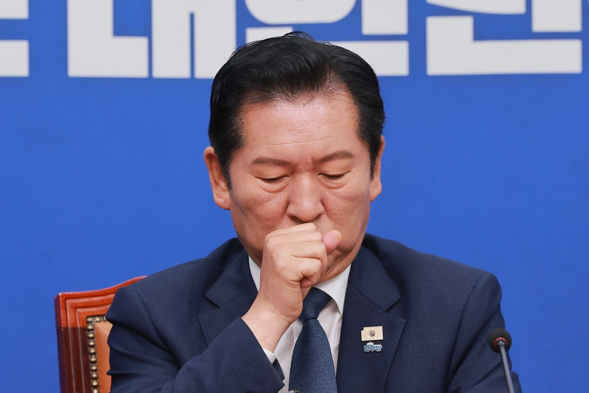 정청래 더불어민주당 정청래 대표가 19일 국회에서 열린 최고위원회의에 참석해 있다. 연합뉴스
