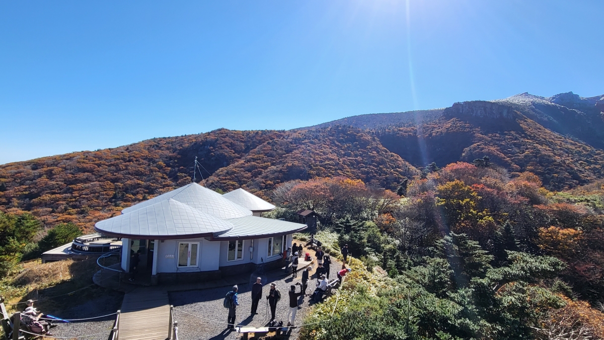 한라산 삼각봉 대피소 모습. 제주 강동삼 기자