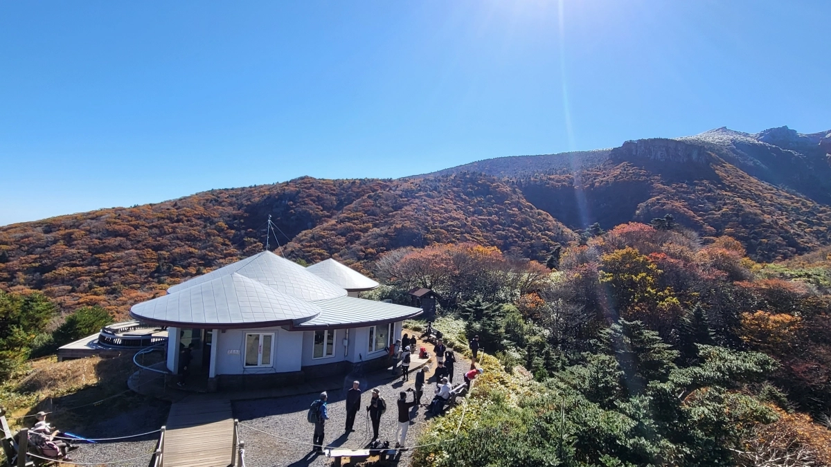 한라산 삼각봉 대피소 모습. 제주 강동삼 기자
