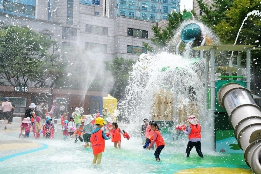 종로구 ‘연지물놀이터’
