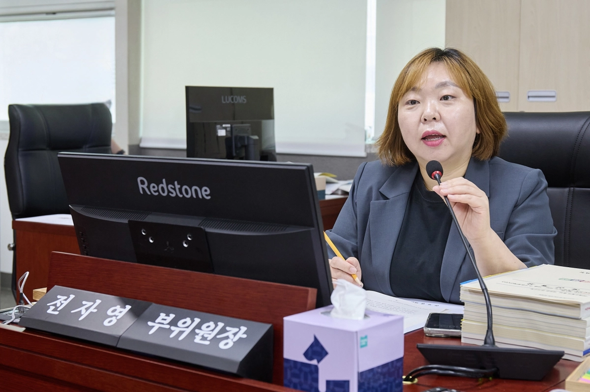 ▲ 전자영 의원이 경기도교육청 추경 예산안 심사에서 질의를 하고 있다. (사진=경기도의회)