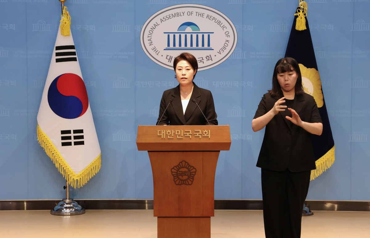 서지영 국민의힘 의원이 19일 국회에서 부산 사직구장 재건축 추진을 촉구하는 기자회견을 하고 있다. 의원실 제공