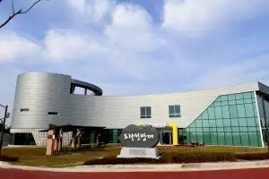 관광객 탑승한 45인승 버스, 파주 도라전망대 향하던 중 전도