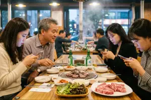 “소고기 사준 아빠 앞에서 폰만 본 친구들, 손절할까요?”