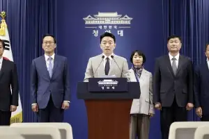 李대통령, 청와대 개편… 홍보수석 성기홍·민정수석 한찬식·사회수석 김경자