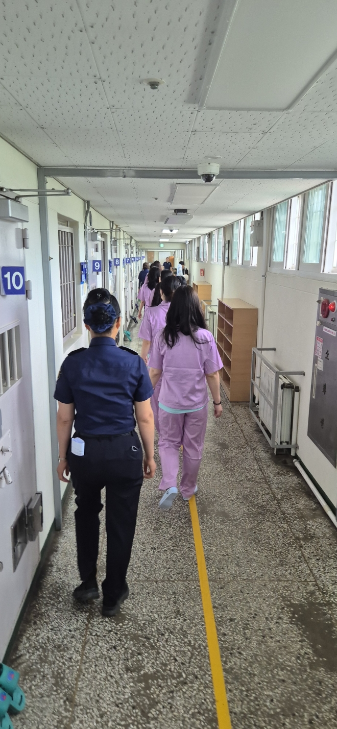 정신질환·마약사범 한데 모인 ‘교정 험지’… 긴장 내려놓을 수 없는 청주여자교도소[르포]
