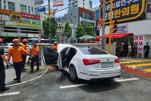 부산서 70대가 몰던 승용차 인도 덮쳐…딸과 함께 있던 여성 등 2명 사망