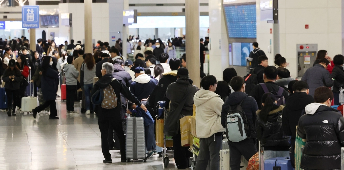 설 명절 앞두고 붐비는 인천공항