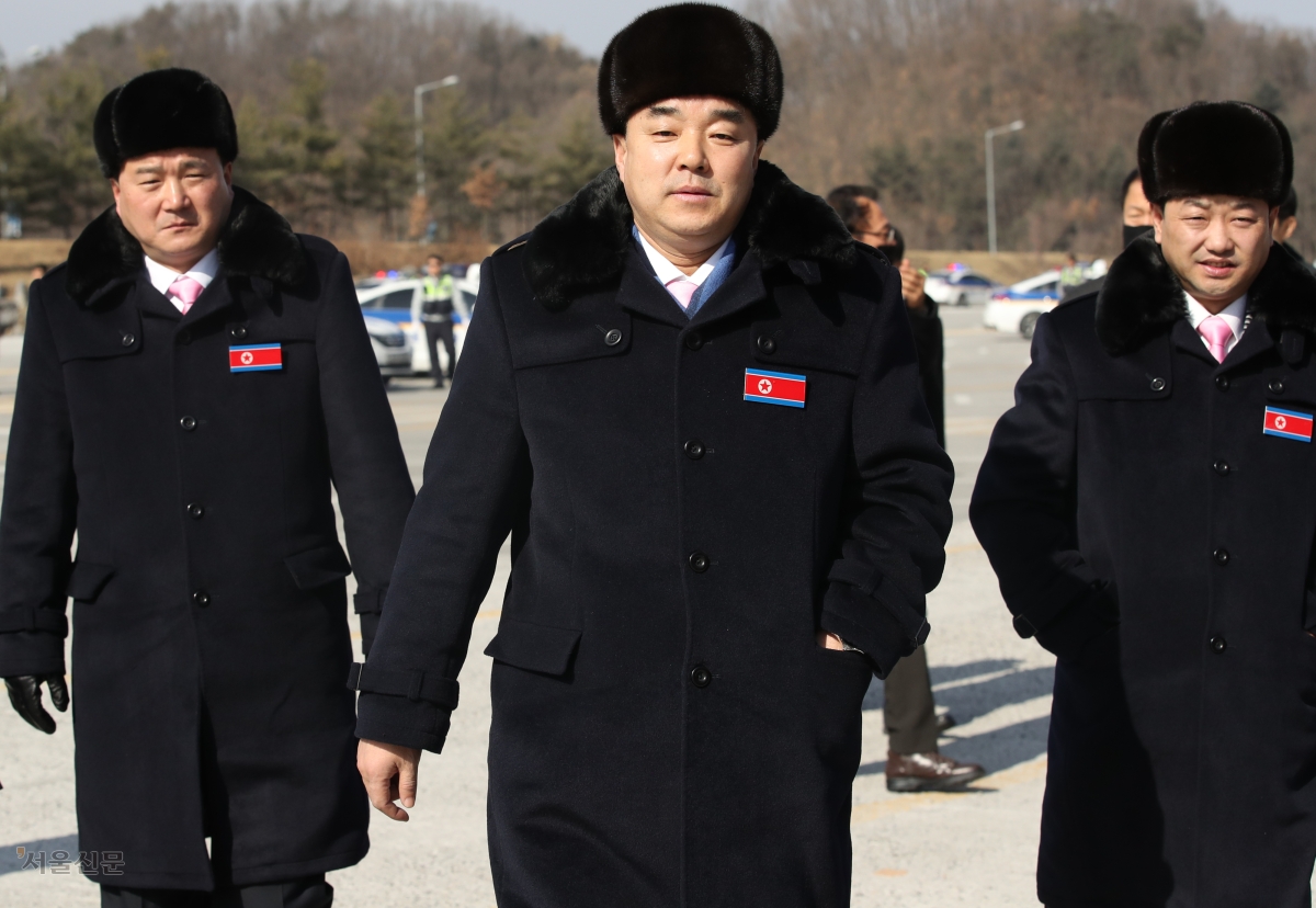 2018년 평창 동계올림픽 참가를 위해 방한한 김일국(가운데) 북한 체육상. 연합뉴스