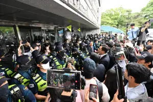 “부주의로 ‘다른 사람 이름표’”…가짜 논란 자초하고 ‘부주의’ 변명한 경찰