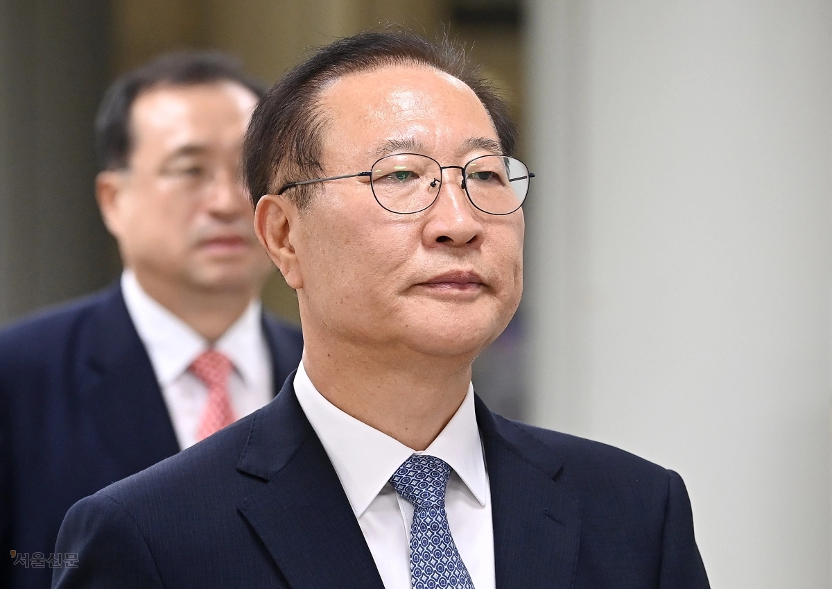 내란 중요임무 종사 등 혐의 재판 1심에서 징역 25년의 중형을 선고받고 법정 구속된 박성재 전 법무부 장관이 22일 서울 서초구 서울중앙지법에서 열린 선고 공판에 출석하고 있다. 이지훈 기자