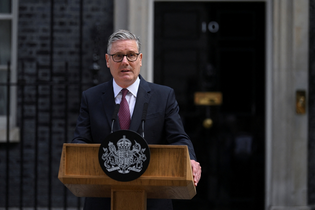 키어 스타머 영국 총리가 22일(현지시간) 런던 다우닝가 총리실 앞에서 열린 기자회견에서 사임 의사를 밝히고 있다. 런던 로이터 연합뉴스
