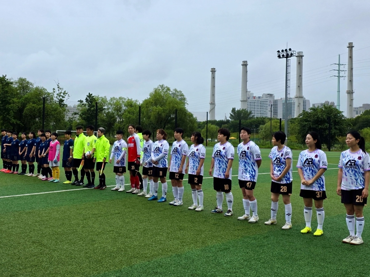 양평누리체육공원에서 지난 20일부터 여성 축구 리그전이 진행되고 있다. 영등포구 제공