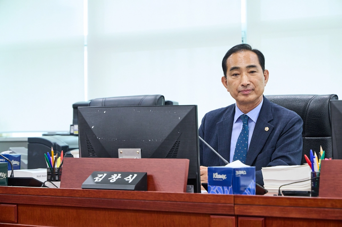 ▲ 김창식 의원이 경기도의회 예산결산특별위원회 회의실에서 열린 2025회계연도 결산 심사에 참석해 질의하고 있다. (사진=경기도의회)