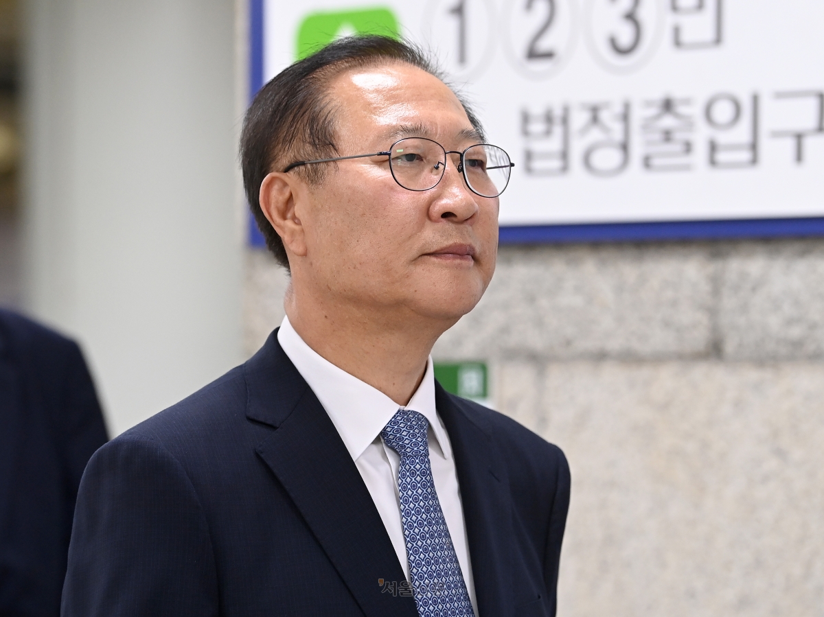 박성재 전 법무부 장관이 지난 22일 서울 서초구 서울중앙지법에서 열린 내란 중요임무 종사 등 혐의 사건 1심 선고 공판에 출석하고 있다.  이지훈 기자