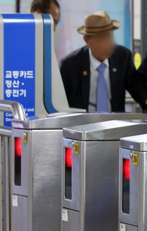 서울시, ‘지하철 무임승차 70세·버스로 확대’ 공청회 추진