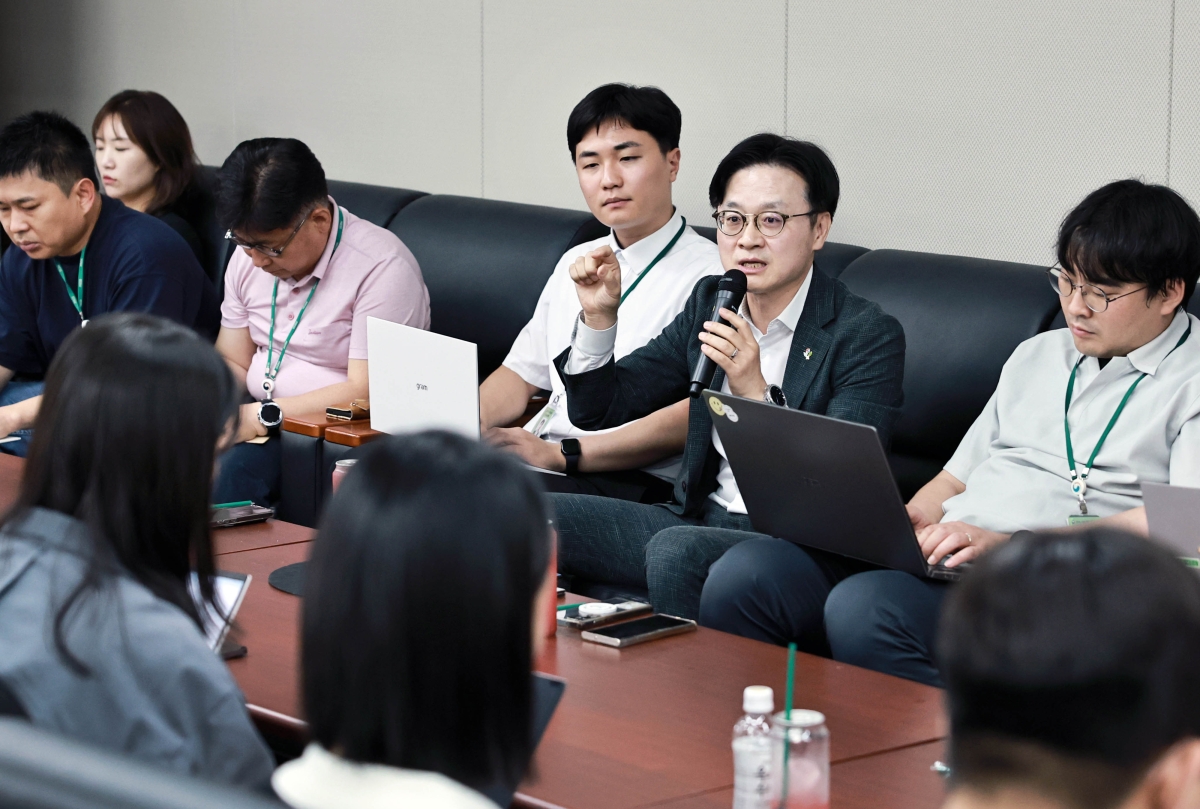 김정관 산업통상부 장관이 22일 정부세종청사 산업부 기자실에서 기자간담회를 하고 있다. 산업통상부 제공