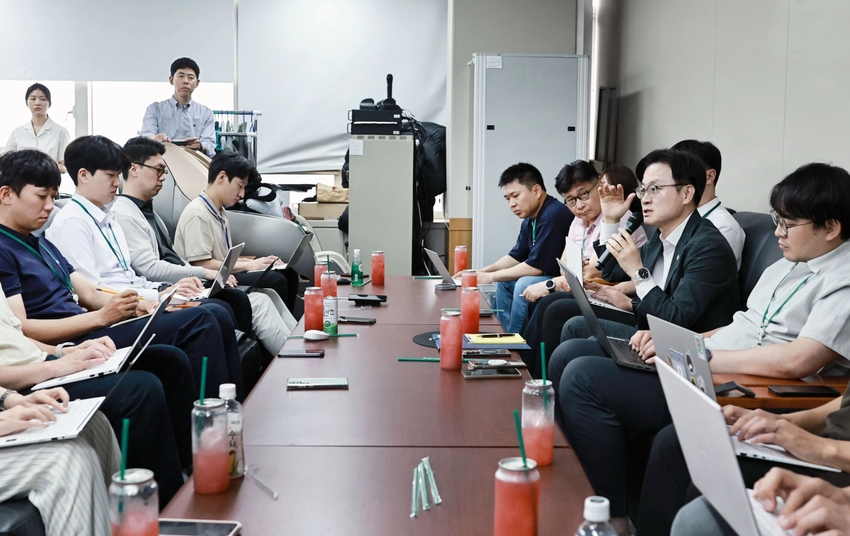 김정관 산업통상부 장관이 22일 정부세종청사 산업부 기자실에서 기자간담회를 하고 있다. 산업통상부 제공