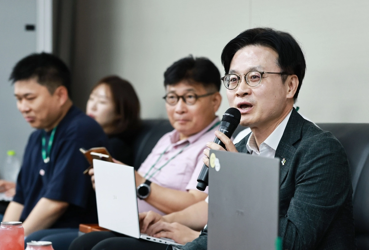 김정관 산업통상부 장관이 22일 정부세종청사 산업부 기자실에서 기자간담회를 하고 있다. 산업통상부 제공