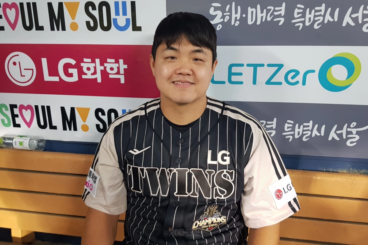 LG 트윈스 선발 장현식이 23일 서울 잠실구장에서 열린 LG와 삼성 라이온즈의 경기를 마치고 취재진과 인터뷰하고 있다. 2026.6.23 류재민 기자