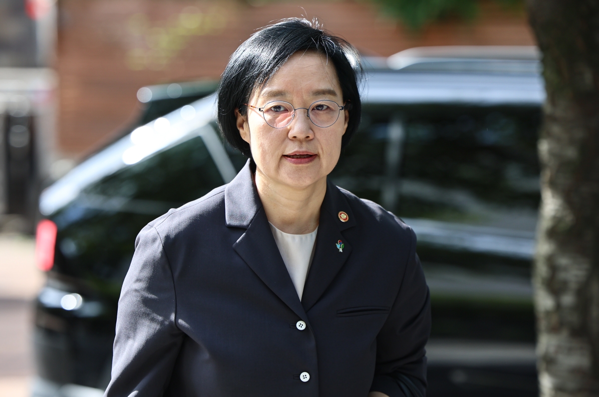 한성숙 국무총리 후보자가 24일 오전 서울 종로구 통의동 금융감독연수원에 마련된 인사청문회 준비 사무실로 출근하고 있다. 2026.6.24 뉴스1