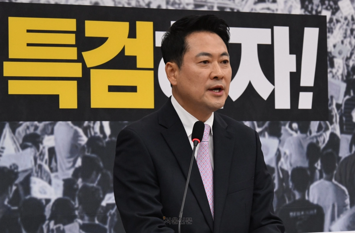 장동혁 국민의힘 대표가 건강 악화로 입원한 지 엿새 만인 24일 퇴원해 당무에 복귀해 국회에서 현안 관련 기자회견을 하고 있다. 2026.6.24 안주영 전문기자