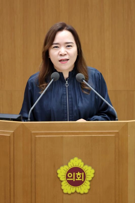 ▲ 최효숙 의원이 제391회 정례회에서 지난 4년간의 의정활동을 회고하며 경기도의 포용 정책 및 유보통합, 돌봄 과제의 지속적인 추진을 당부하는 마지막 5분 자유발언을 하고 있다. (사진=경기도의회)