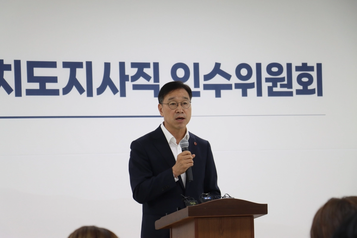 위성곤 제주도지사 당선인이 24일 기자간담회에서 민선 9기 제주도정의 새 슬로건을 발표했다. 인수위원회 제공