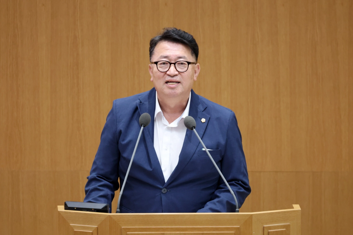 ▲ 임광현 의원이 24일 열린 제391회 정례회 제2차 본회의에서 중첩규제 완화와 가평군의 생존권 보장을 요구하는 5분 자유발언을 하고 있다. (사진=경기도의회)