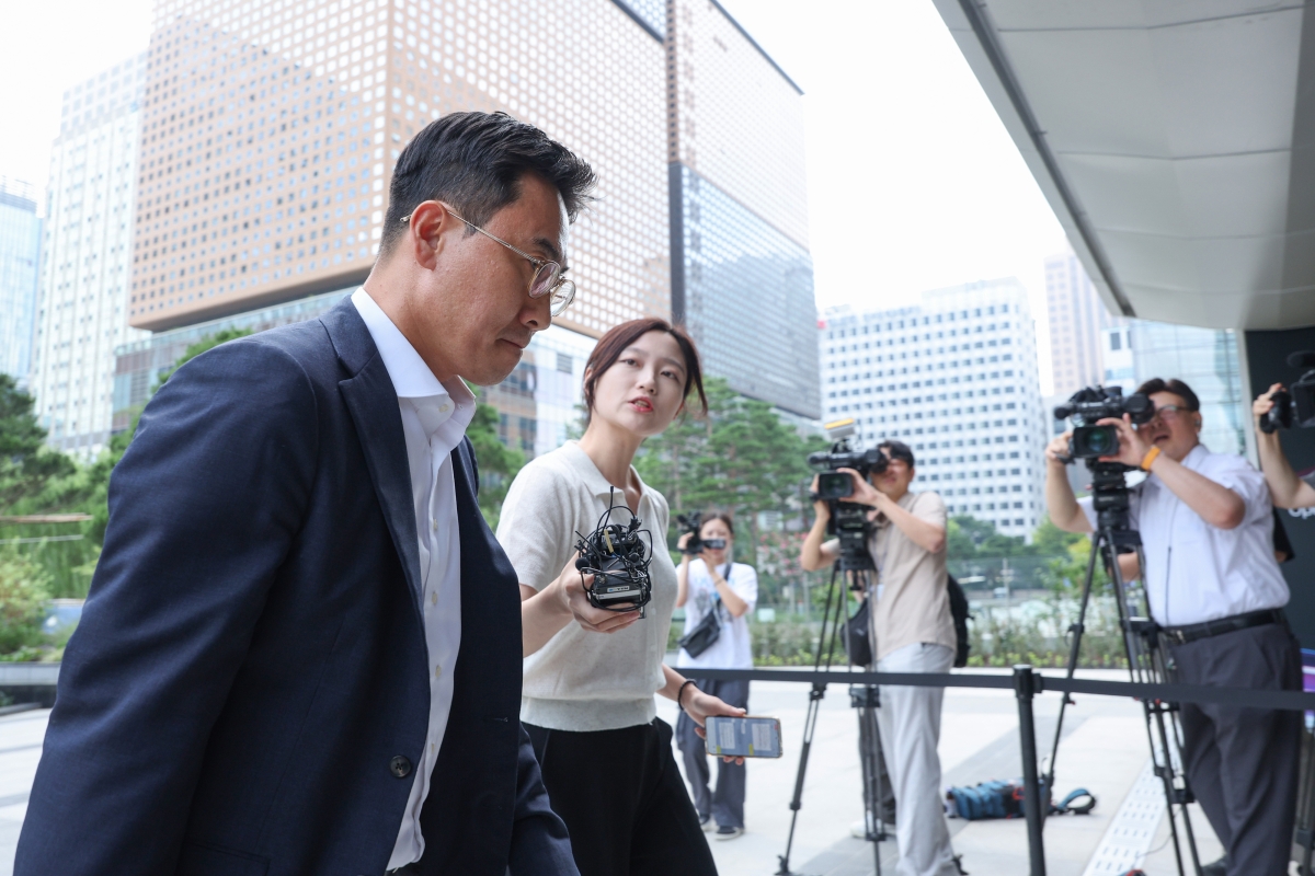 조영탁 IMS모빌리티 대표가 서울 종로구에 마련된 김건희 특검팀(특별검사 민중기) 사무실로 조사를 받기 위해 출석하고 있다. 뉴시스