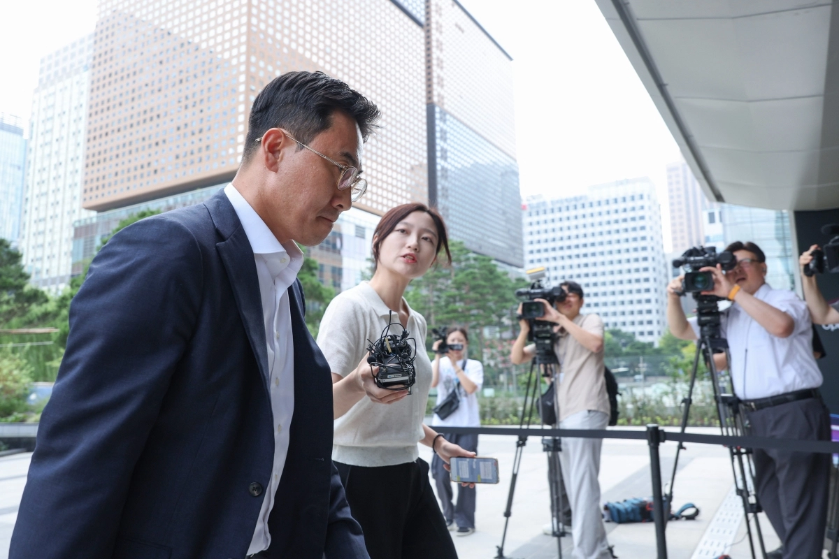 조영탁 IMS모빌리티 대표가 서울 종로구에 마련된 김건희 특검팀(특별검사 민중기) 사무실로 조사를 받기 위해 출석하고 있다. 뉴시스