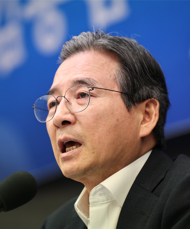 김용범 청와대 정책실장이 24일 서울 중구 한국프레스센터에서 열린 관훈클럽 초청 토론회에서 모두발언을 하고 있다.  뉴스1