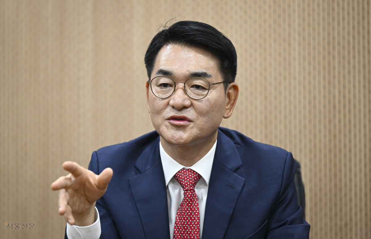 박용진 규제합리화위원회 부위원장은 서울신문 인터뷰에서 “중소·혁신기업들이 함께 크는 생태환경을 조성하기 위해 기업과 정부가 함께 노력해야 한다”고 말했다. 인터뷰는 지난 19일 서울 중구 프레스센터 서울신문 회의실에서 진행됐다. 이지훈 기자