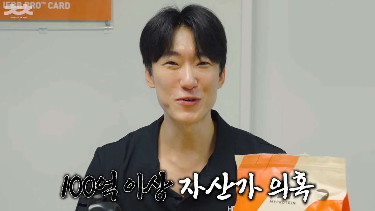 유튜브 채널 ‘총총TV Silver Gun’을 운영하는 총총이 주식 투자로 7억원을 잃었다고 고백한 뒤 제기된 여러 의혹에 대해 해명했다. 유튜브 채널 ‘총총TV Silver Gun’ 캡처