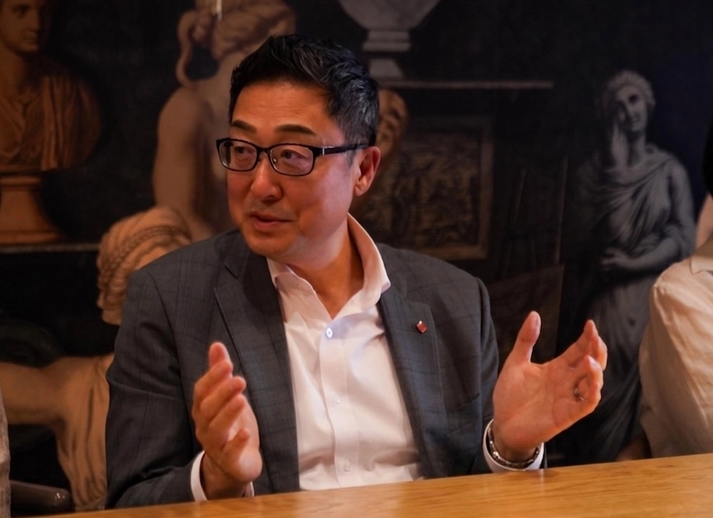 박제임스 롯데바이오로직스 대표가 23일(현지시간) 미국 샌디에이고에서 진행된 기자 간담회에서 사업 전략을 설명하고 있다. 롯데바이오로직스 제공