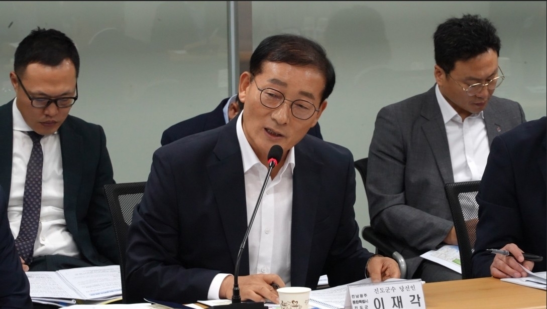 이재각 진도군수 당선인이 서남해안 AI·에너지 허브 연결도로 구축 구상을 밝히며 지역 미래 발전 전략을 설명하고 있다. 인수위 제공