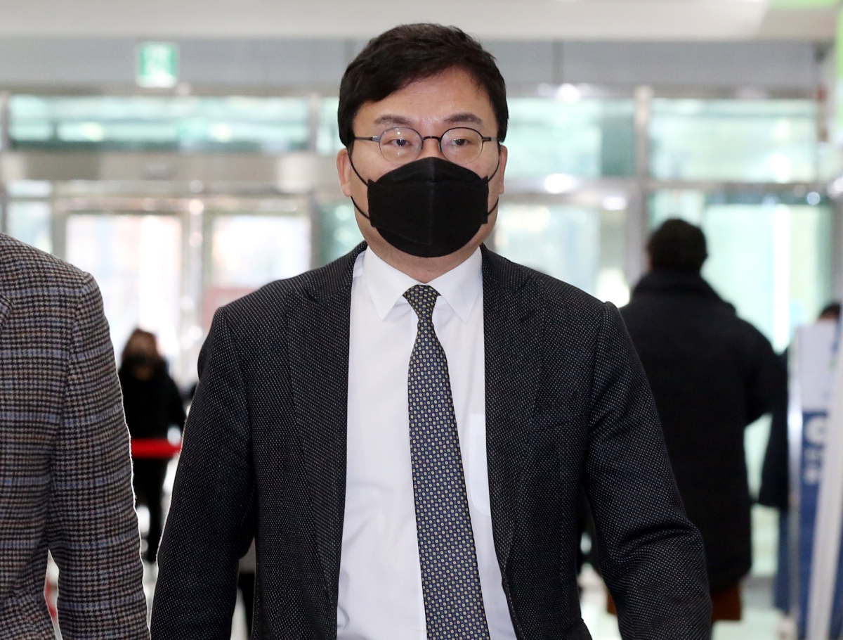이상직 전 의원이 지난 2022년 1월 전주지법에서 열린 재판에 출석하고 있다.  전주 연합뉴스