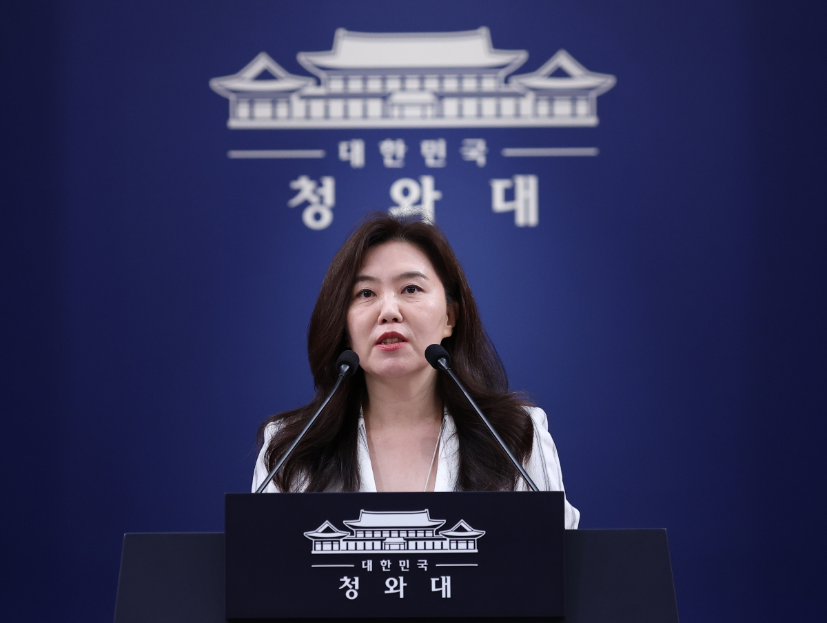 강유정 대변인이 25일 청와대 춘추관에서 이재명 대통령 일정 관련 브리핑을 하고 있다. 연합뉴스