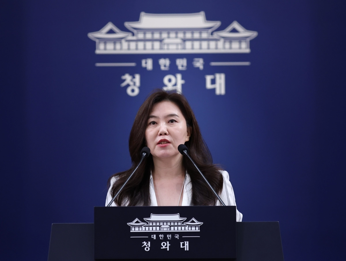 강유정 대변인이 25일 청와대 춘추관에서 이재명 대통령 일정 관련 브리핑을 하고 있다. 연합뉴스