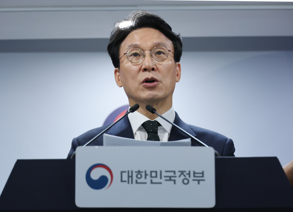 김민석 국무총리가 25일 서울 종로구 정부서울청사에서 검찰개혁 관련 현안 브리핑을 하고 있다. 연합뉴스
