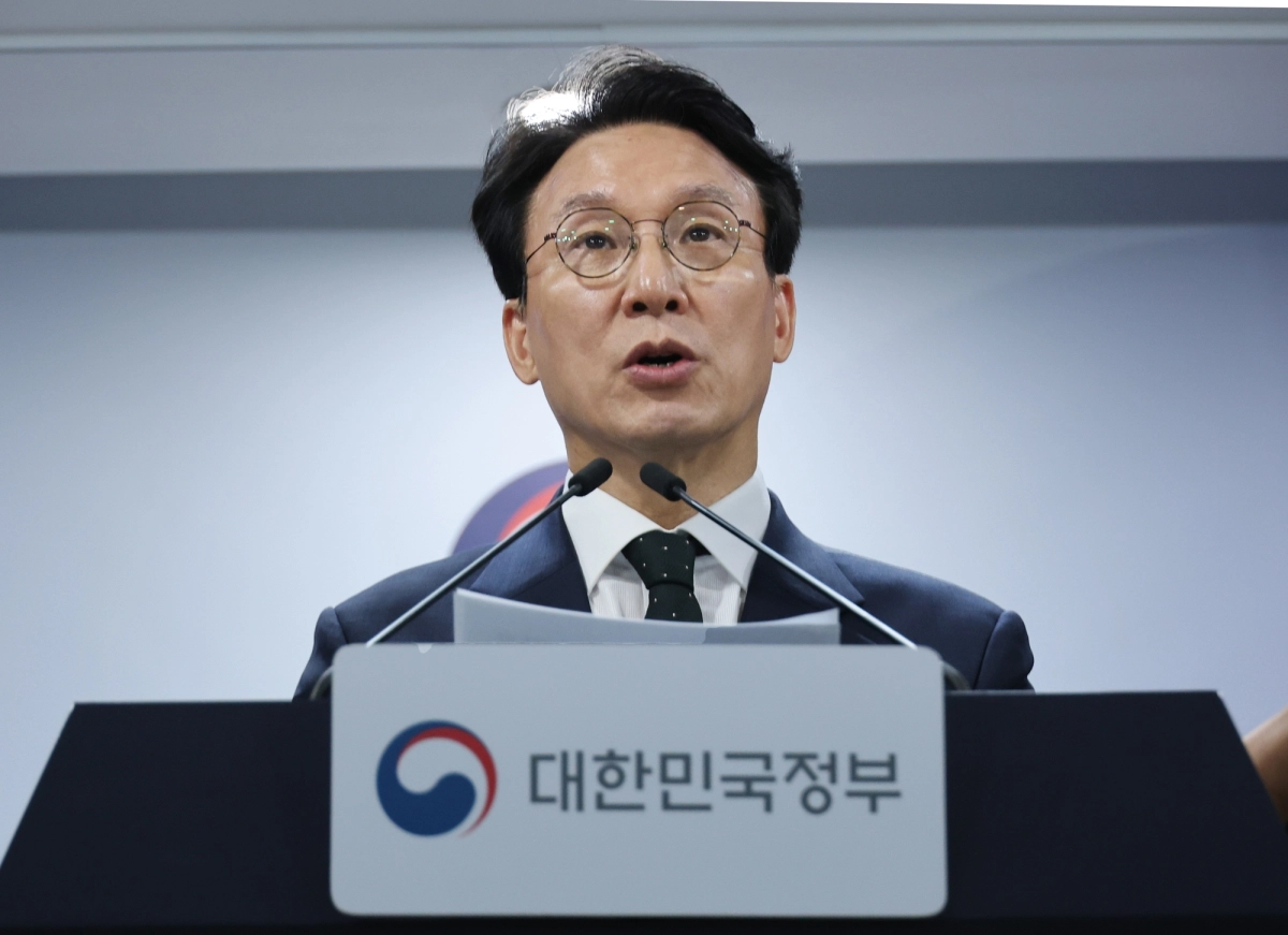 김민석 국무총리가 25일 서울 종로구 정부서울청사에서 검찰개혁 관련 현안 브리핑을 하고 있다. 연합뉴스