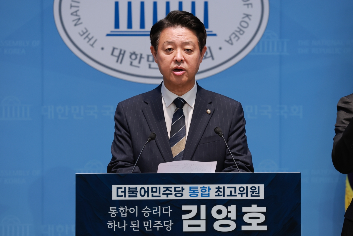 김영호 더불어민주당 의원이 지난달 25일 국회 소통관에서 최고위원 출마를 선언하고 있다. 2026.6.25 연합뉴스