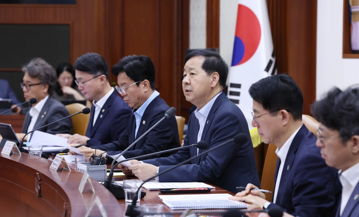구윤철 경제부총리, 비상경제본부회의 겸 경제·민생물가 특별관리 관계장관 TF회의