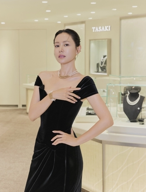 배우 손예진(사진 출처: 타사키(TASAKI))