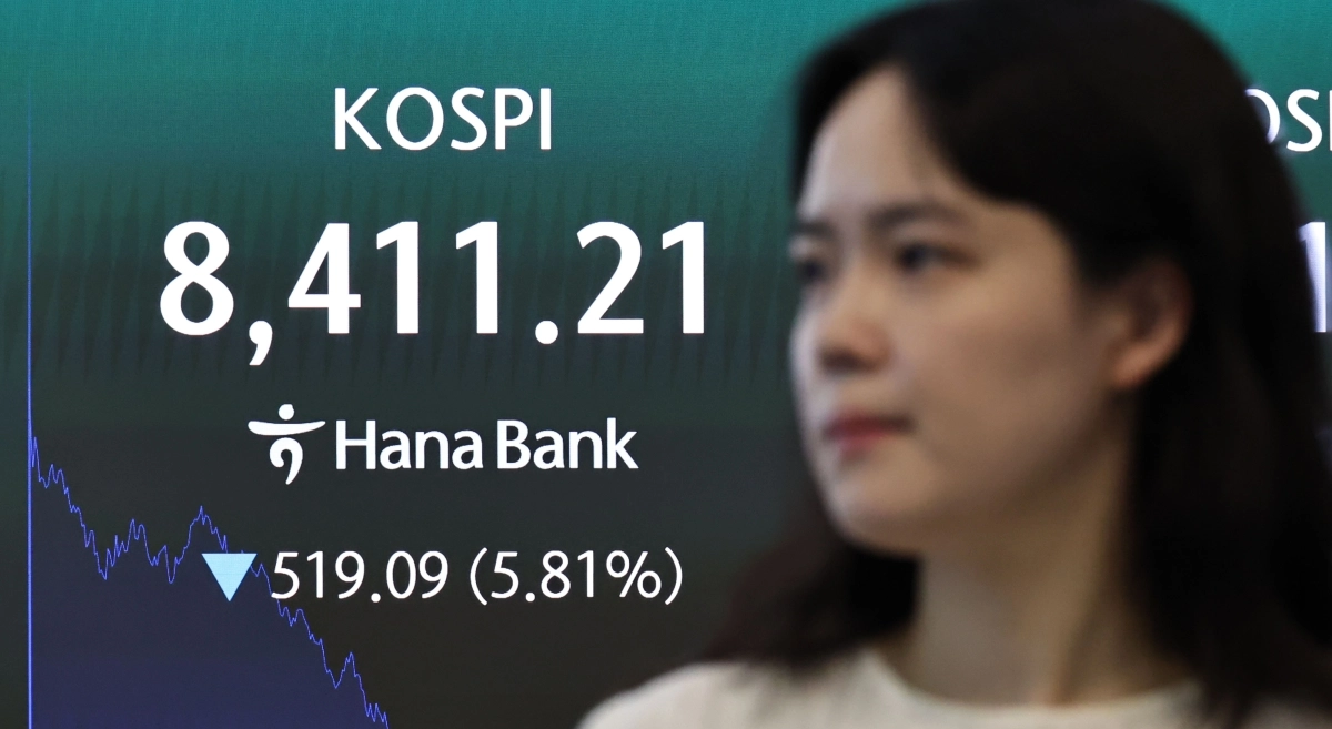 코스피, 5.8% 급락하며 8411 마감