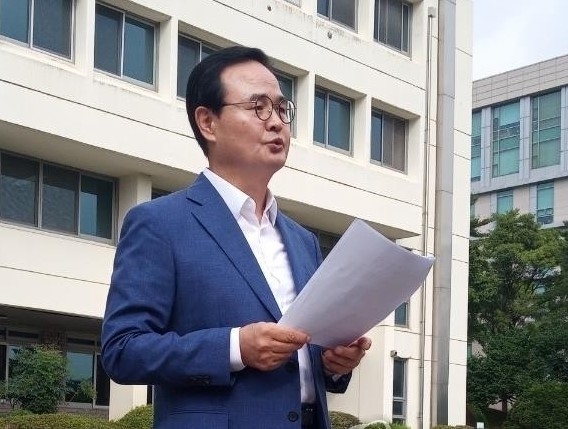 더불어민주당 맹정섭(사진) 후보가 국민의힘 이동석 당선인에 대한 직무집행정지 가처분 신청을 제기했다. 연합뉴스