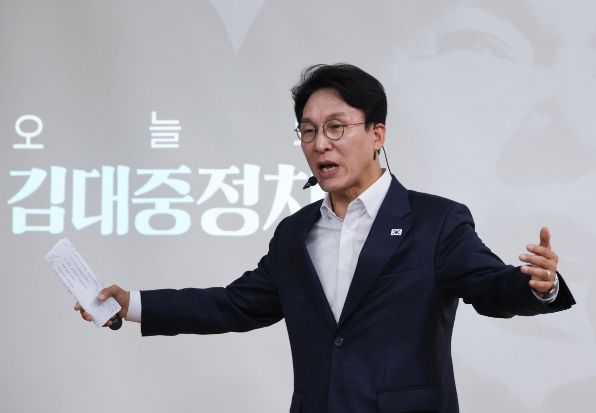 김민석 국무총리가 26일 광주광역시 김대중컨벤션센터에서 김대중정치학교 주최로 열린 ‘청년리더십학교 워크숍’에서 ‘청년 정치인을 위한 DJ 정치론’을 주제로 특강하고 있다. 2026.6.26. 연합뉴스