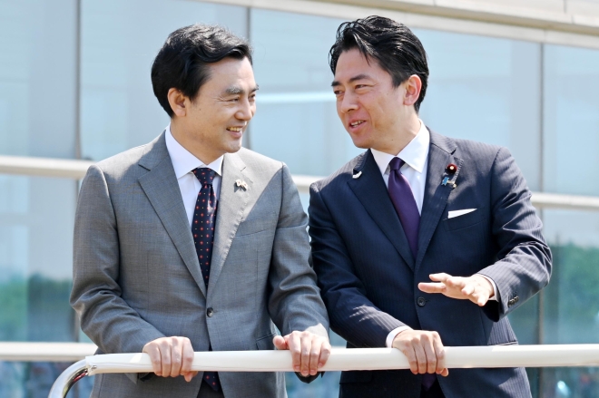 [속보] 서울서 마주 앉은 한일 국방장관…“국방교류·AI기술 협력 추진”