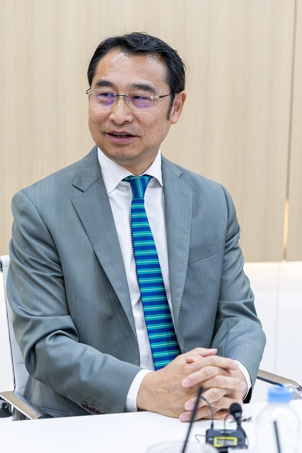 류쉐량 BYD그룹 부총재가 지난 26일 부산 해운대구 벡스코에서 열린 ‘2026 부산모빌리티쇼’의 BYD 부스 회의실에서 기자들의 질문에 답변하고 있다. BYD코리아 제공