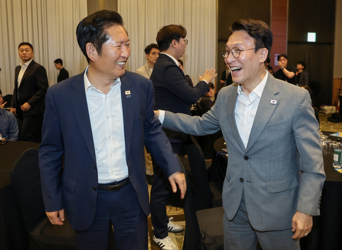 정청래·김민석 ‘화기애애’